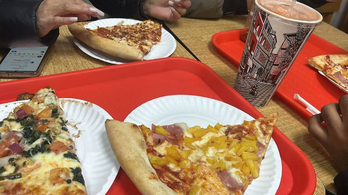 Famous Original Ray's Pizza restaurant in New York - photo 6