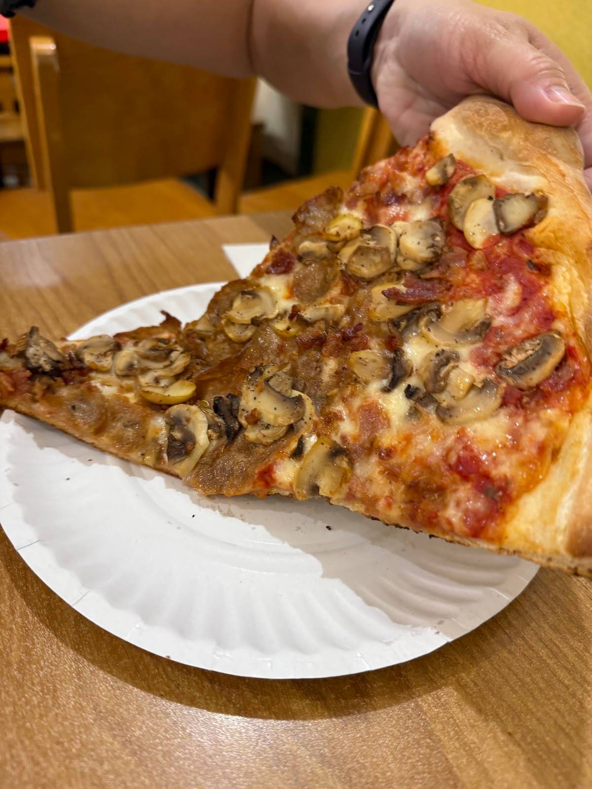 Famous Original Ray's Pizza restaurant in New York - photo 10