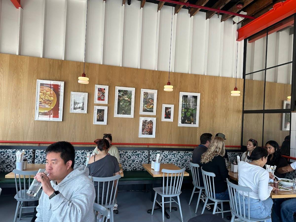 Nong Lá Vietnamese Cafe restaurant in Culver City - photo 4