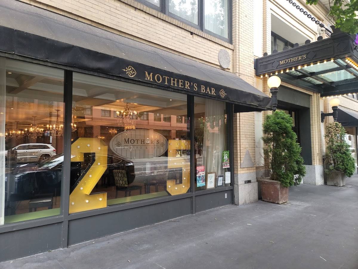 Mother's Bistro & Bar restaurant in Portland - photo 2