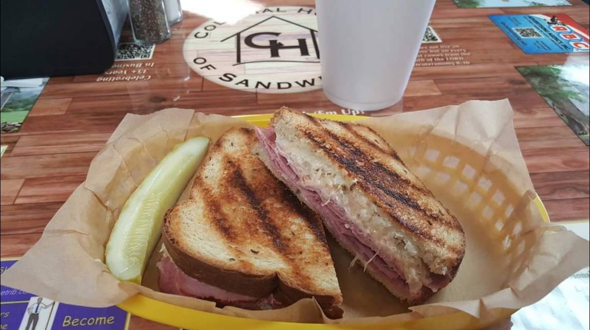 Colonial House of Sandwiches restaurant in Baytown - photo 2