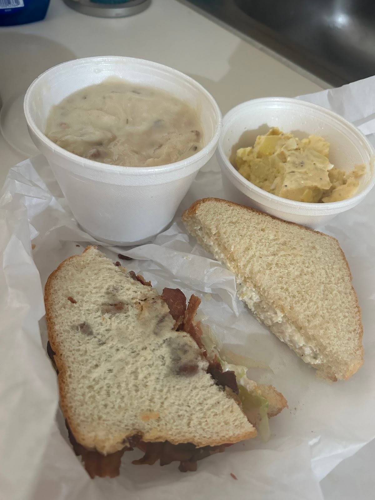 Colonial House of Sandwiches restaurant in Baytown - photo 8