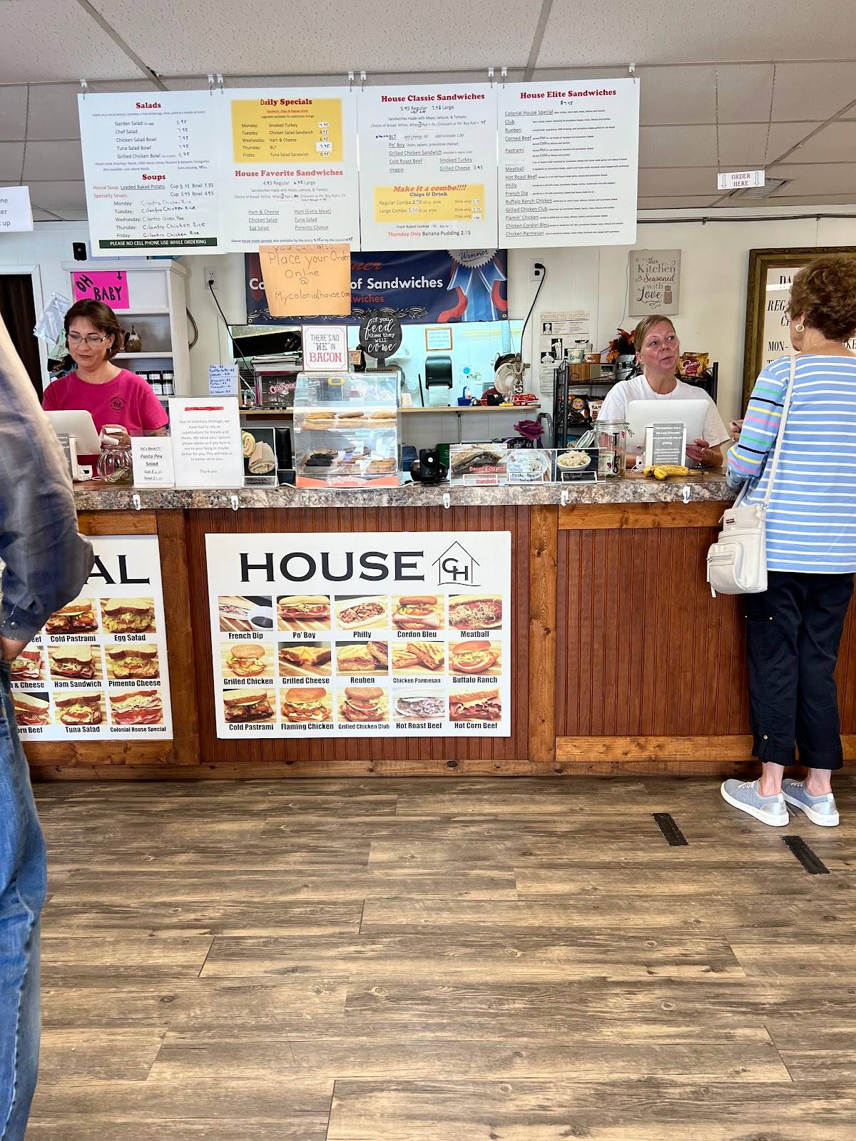 Colonial House of Sandwiches restaurant in Baytown - photo 10
