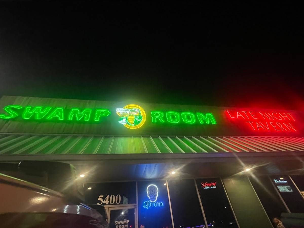 Swamp Room restaurant in Metairie - photo 4