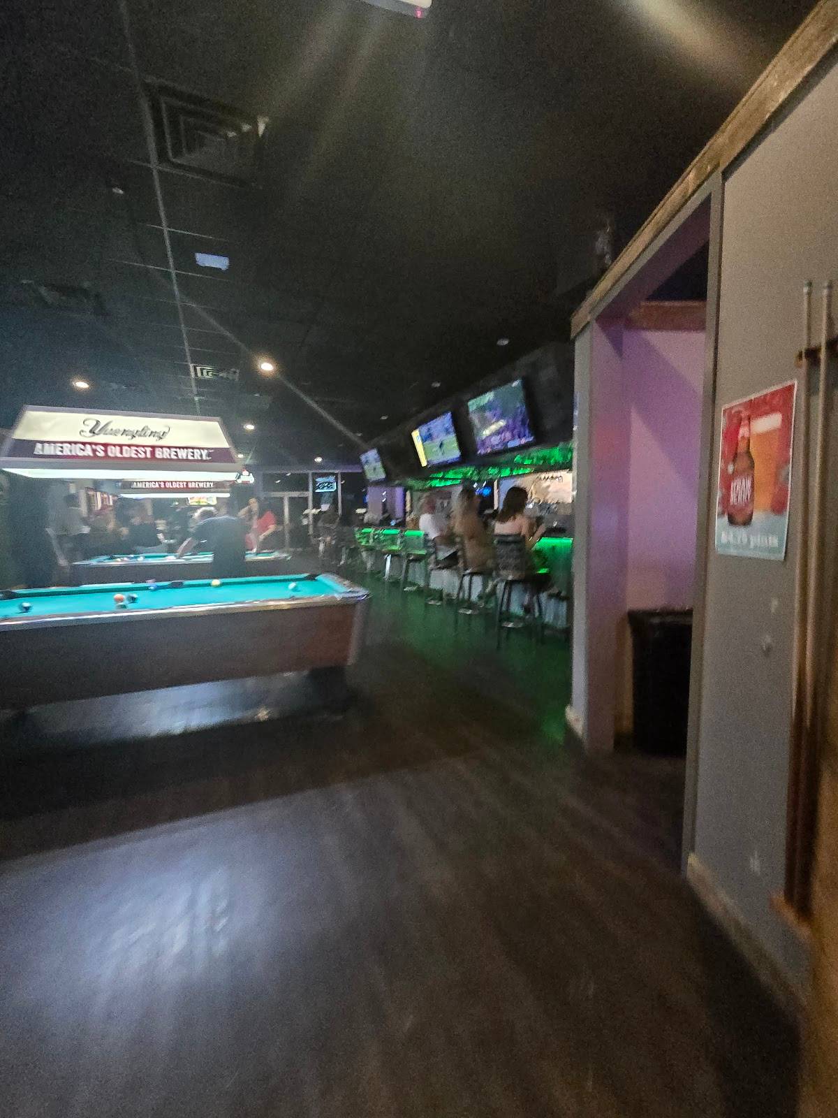 Swamp Room restaurant in Metairie - photo 8