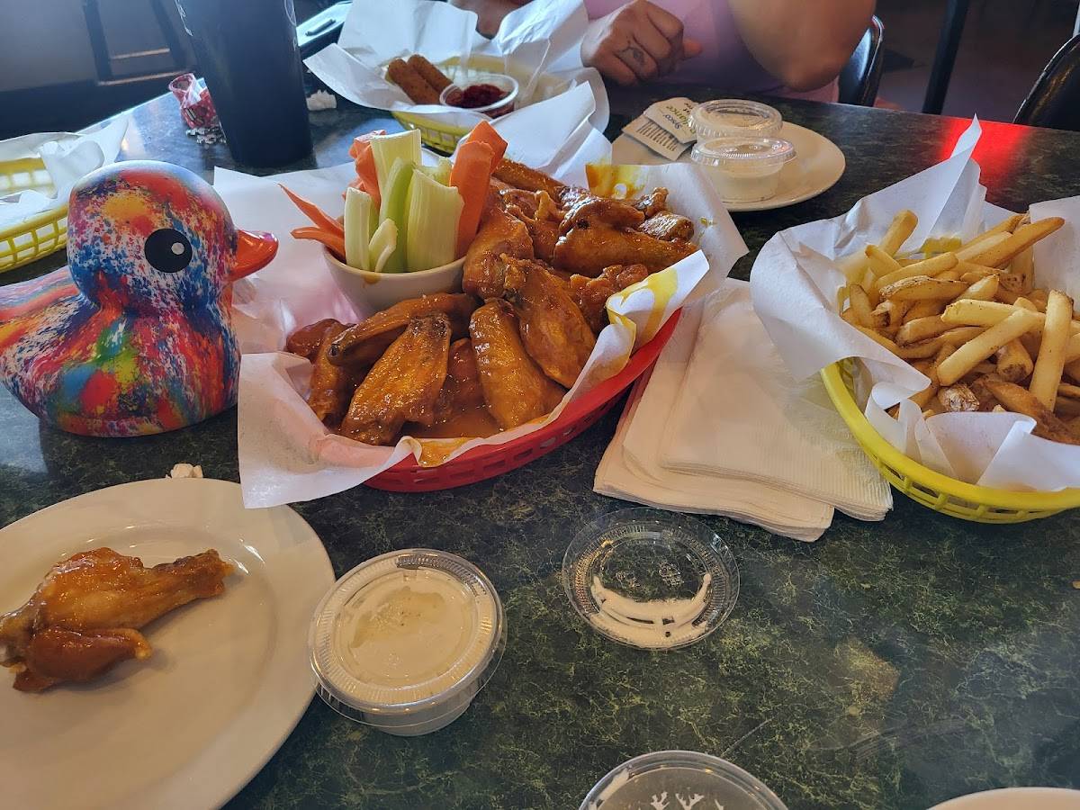 Bully's Sports Bar & Grill restaurant in Sparks - photo 4