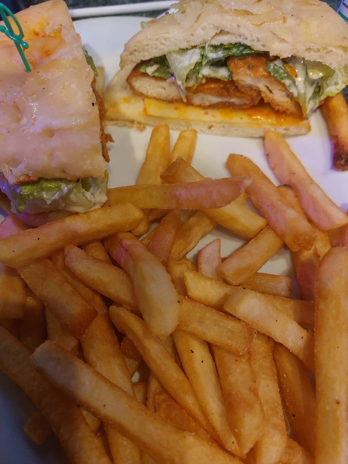 Bully's Sports Bar & Grill restaurant in Sparks - photo 7