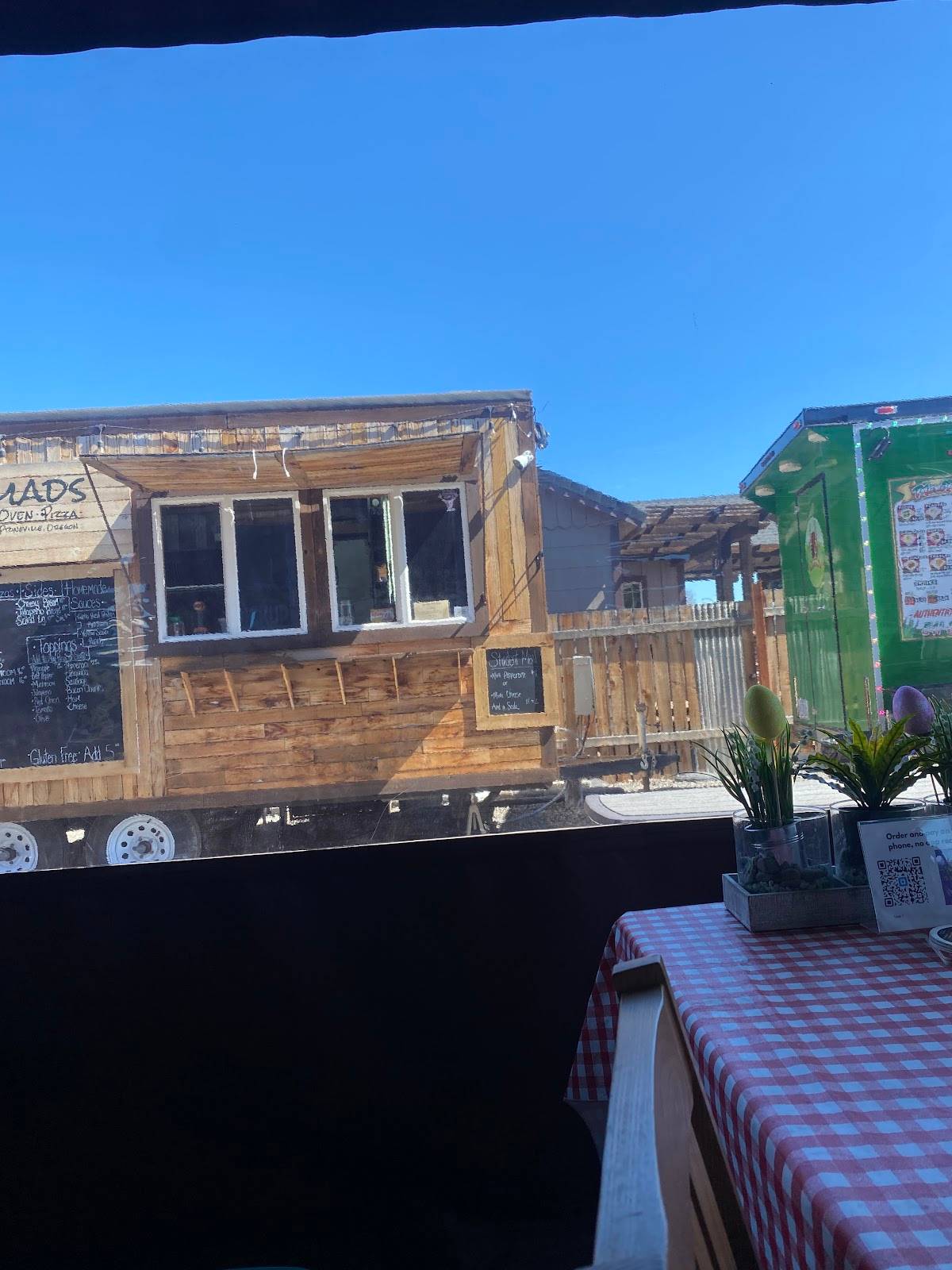 Nomads Brick Oven Pizza restaurant in Prineville - photo 9