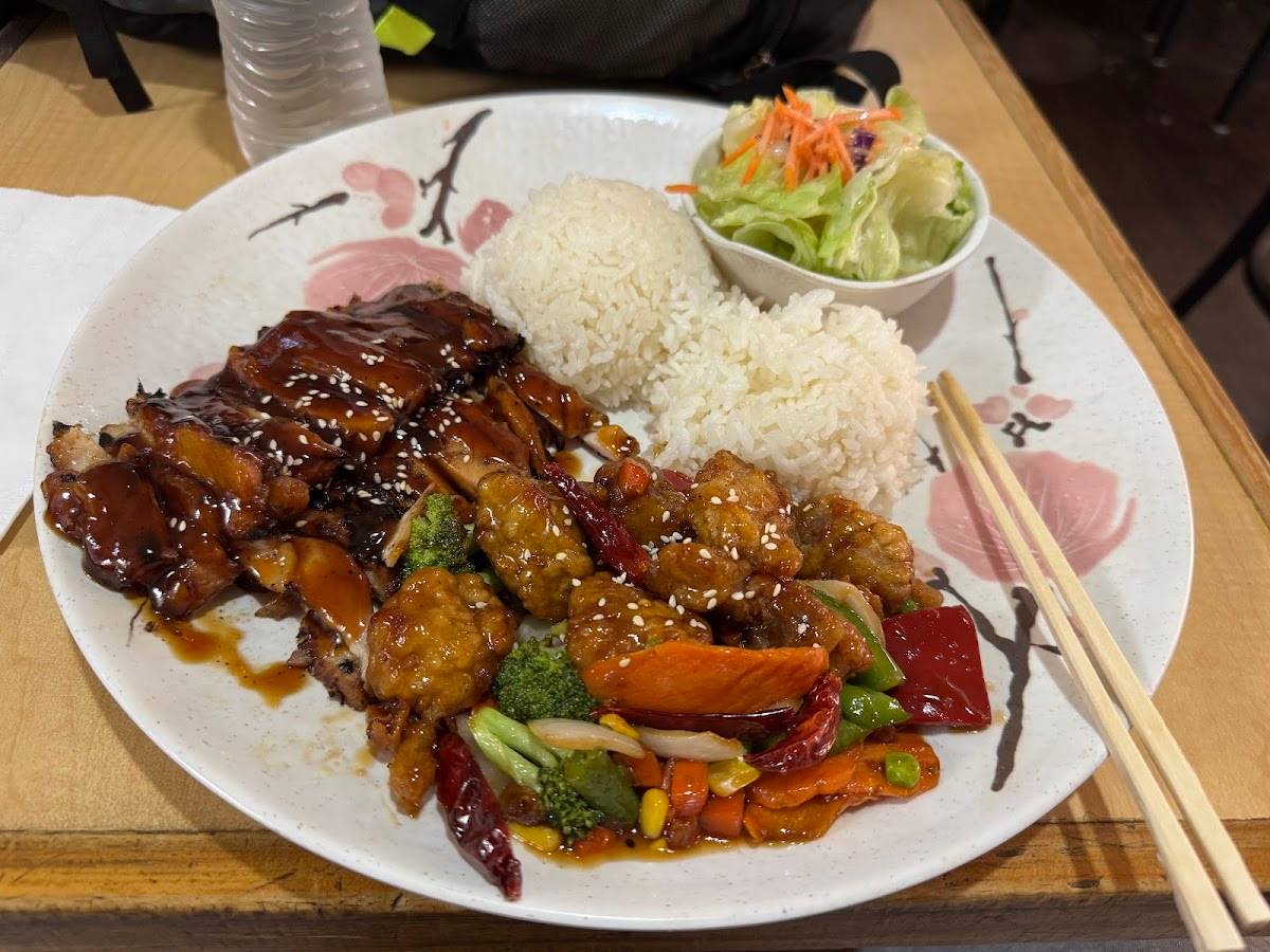 Ichiro Sushi & Teriyaki restaurant in Seattle - photo 3