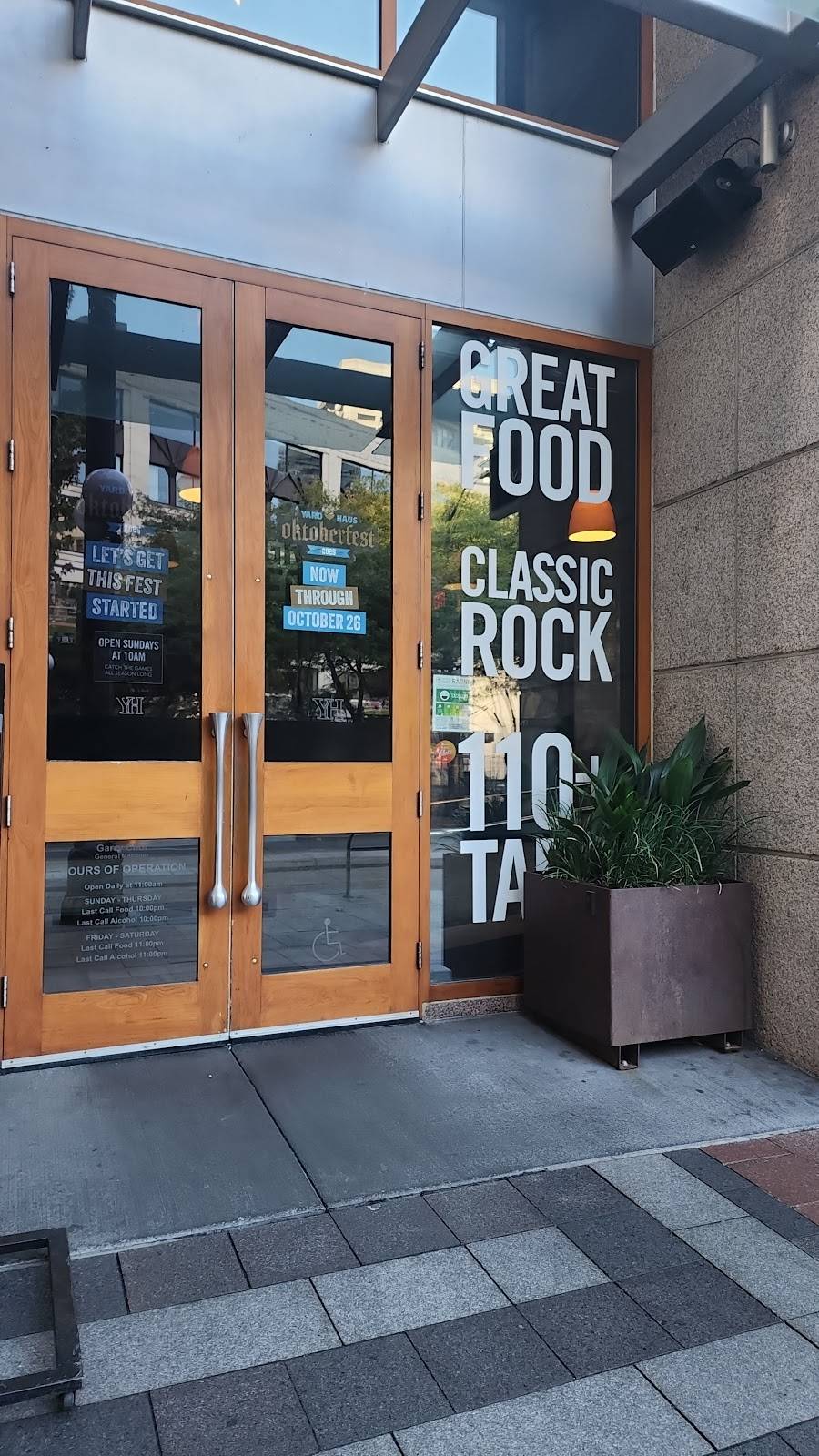 Yard House restaurant in Seattle - main photo