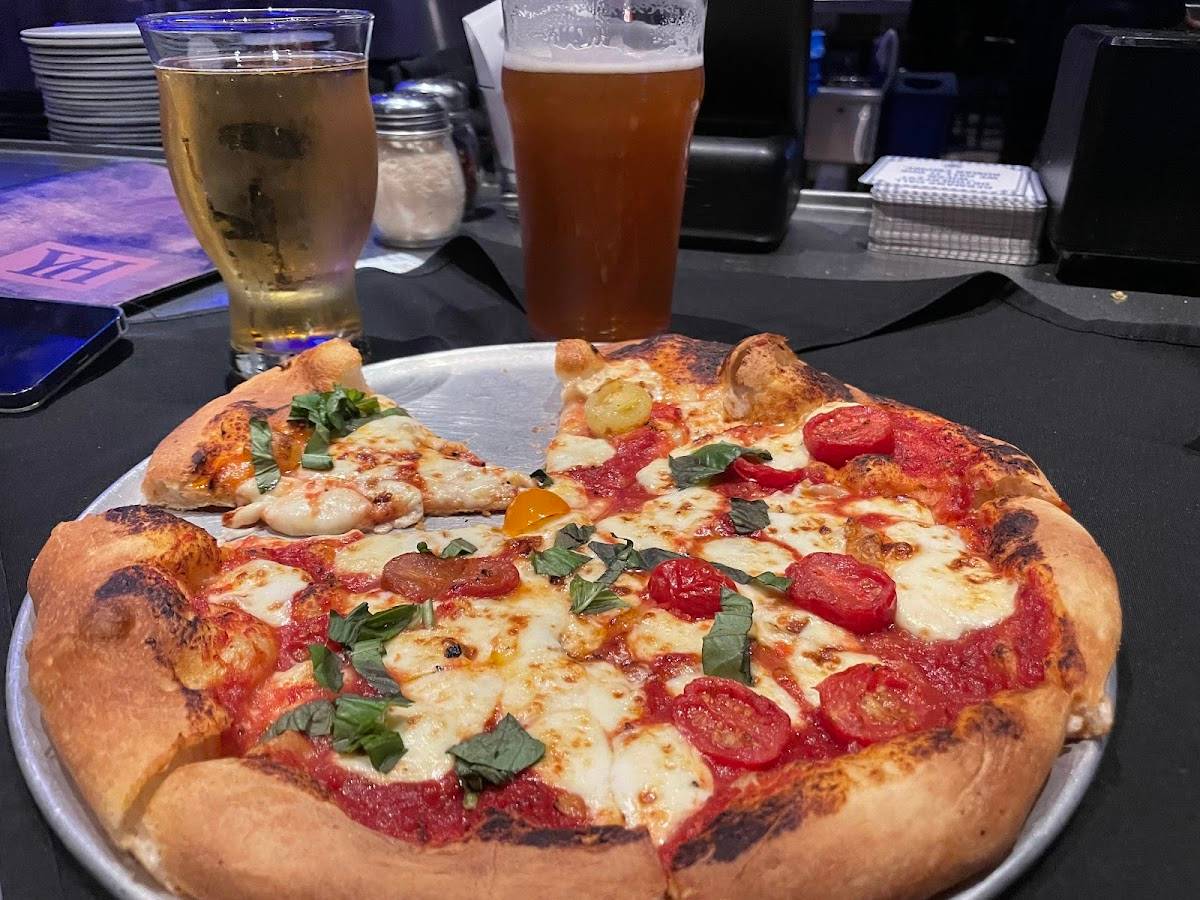 Yard House restaurant in Seattle - photo 3