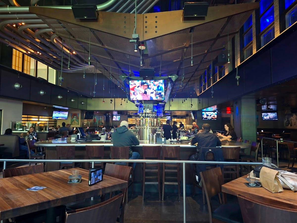 Yard House restaurant in Seattle - photo 4