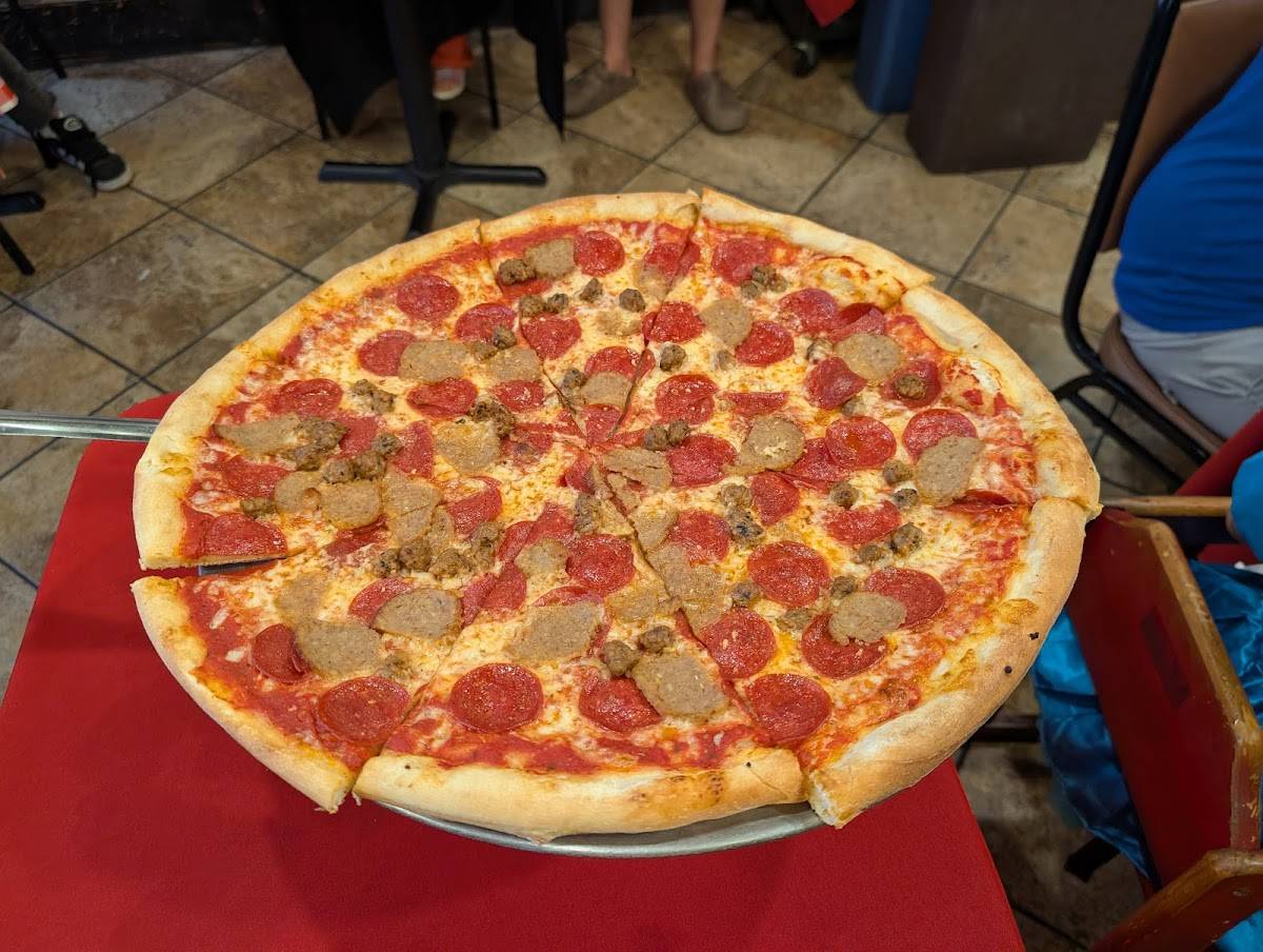 LaRocco's Pizzeria restaurant in Culver City - photo 3