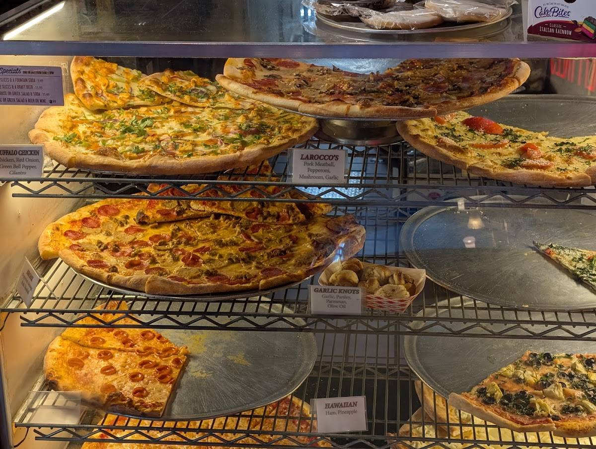 LaRocco's Pizzeria restaurant in Culver City - photo 4