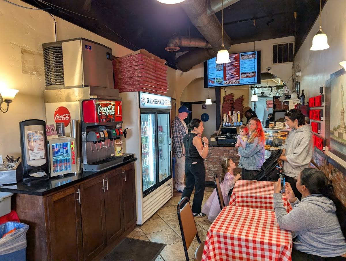 LaRocco's Pizzeria restaurant in Culver City - photo 8