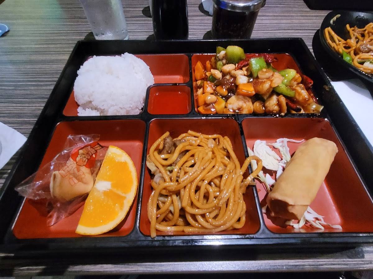 Twin Dragon Chinese Restaurant & Bar restaurant in Los Angeles - photo 6