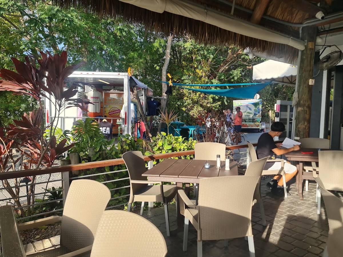 Snook's Bayside Restaurant & Grand Tiki restaurant in Key Largo - photo 5