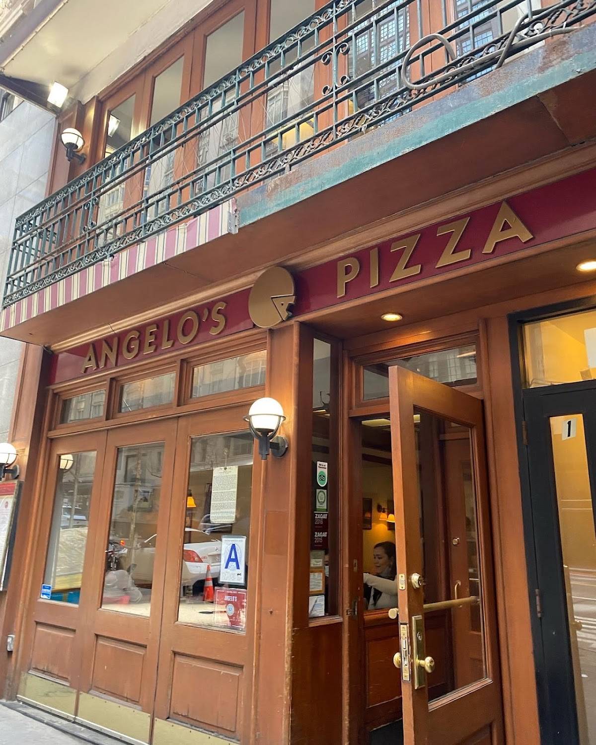 Angelo's Coal Oven Pizzeria restaurant in New York - photo 5