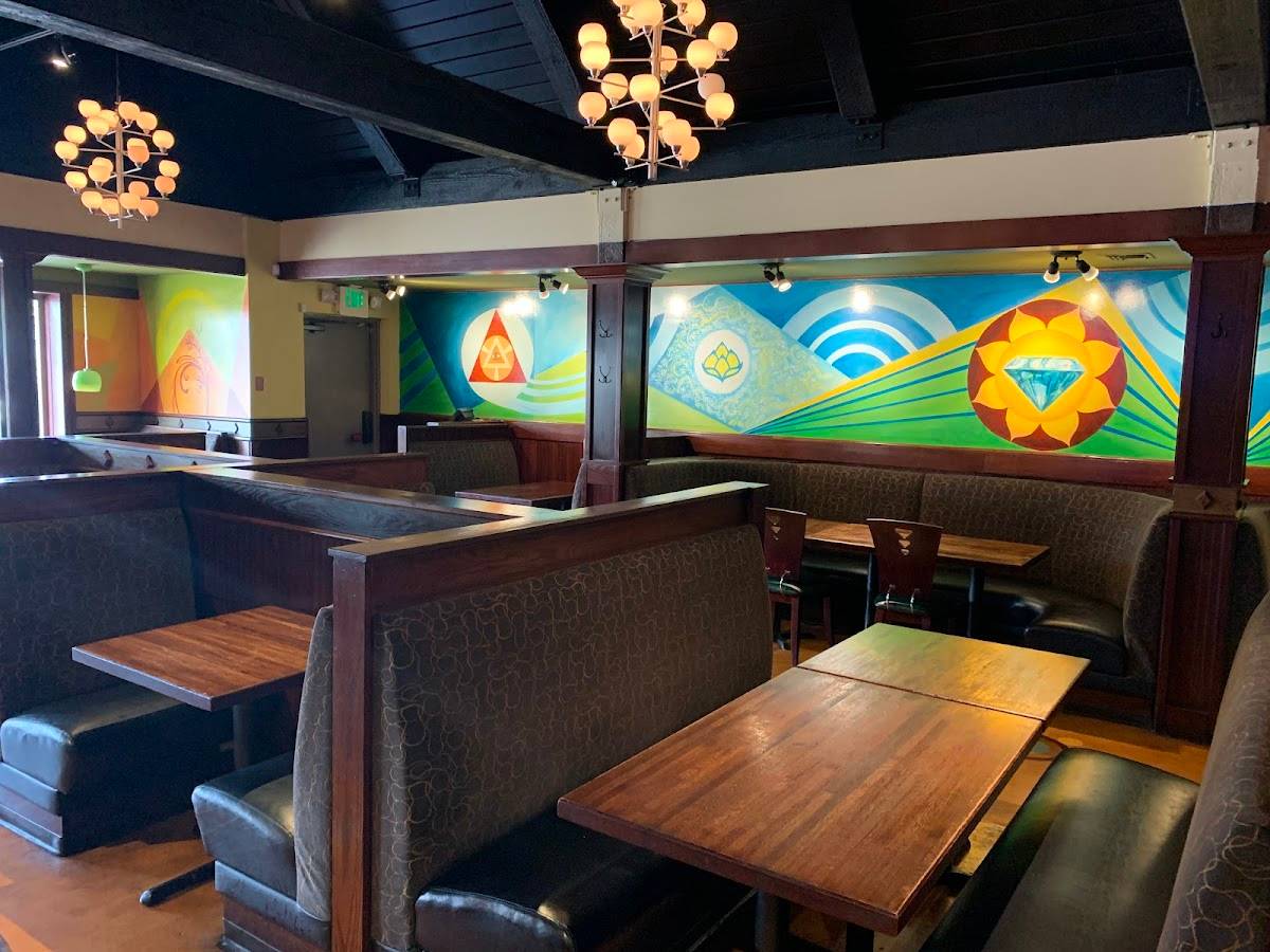 Silver Spoon Thai Restaurant & Bar restaurant in Lynnwood - photo 6
