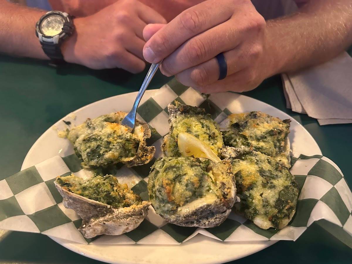 Wintzell's Oyster House restaurant in Mobile - photo 3