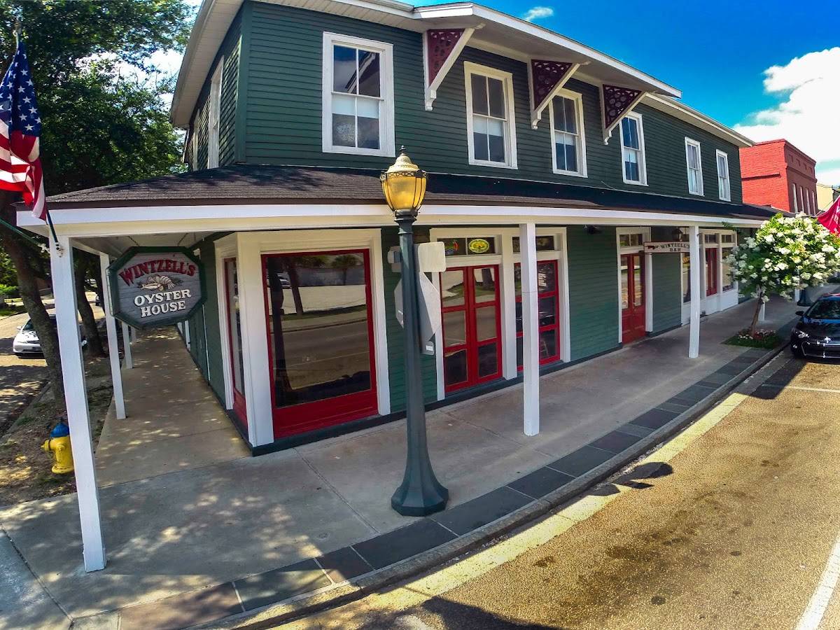 Wintzell's Oyster House restaurant in Mobile - photo 4