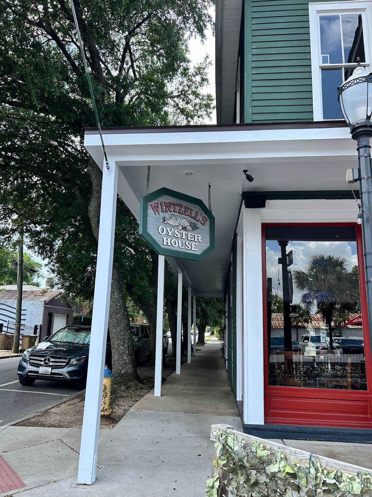 Wintzell's Oyster House restaurant in Mobile - photo 10
