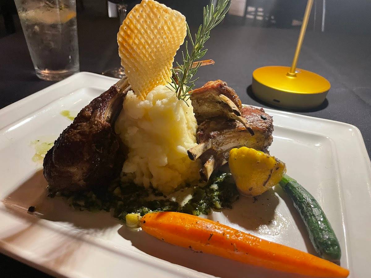 The Palms restaurant in Fresno - photo 4