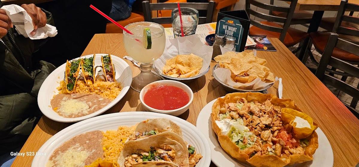 La Parrilla Mexican Restaurant restaurant in Atlanta - photo 9