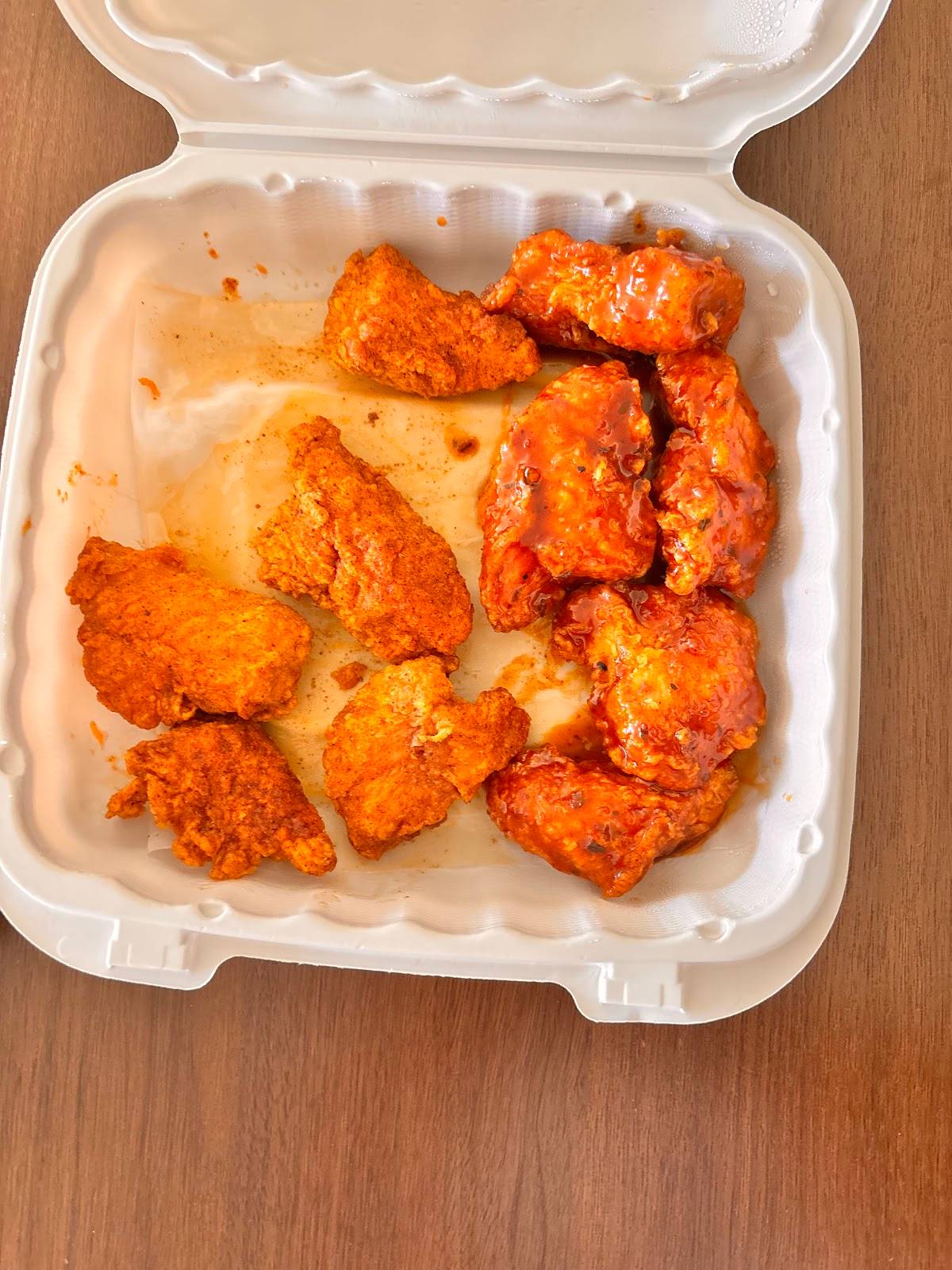 Wing Zone restaurant in Reno - photo 3