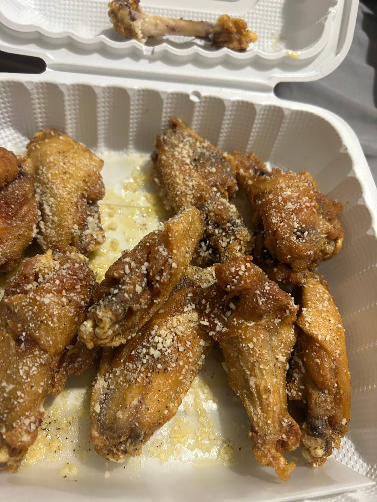 Wing Zone restaurant in Reno - photo 4