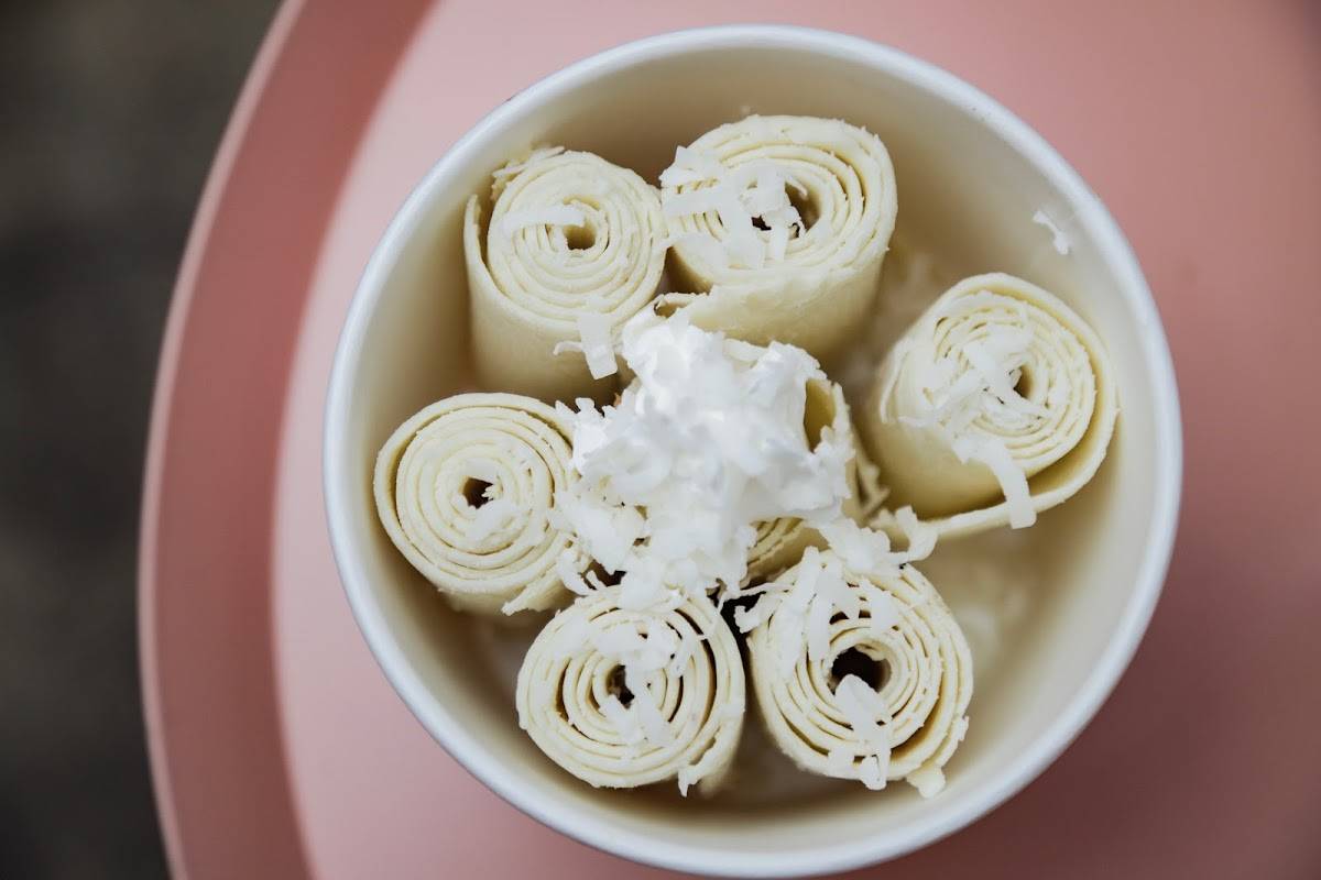 Holy Roly Ice Cream restaurant in Los Angeles - photo 2