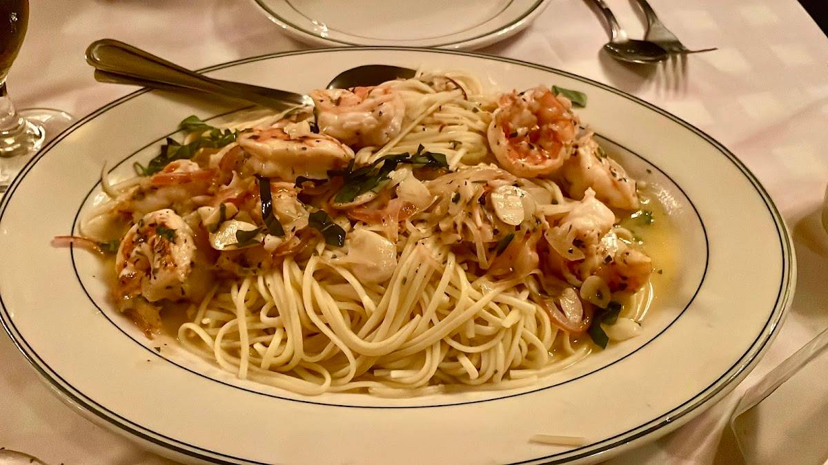 Tony's Di Napoli restaurant in New York - photo 8