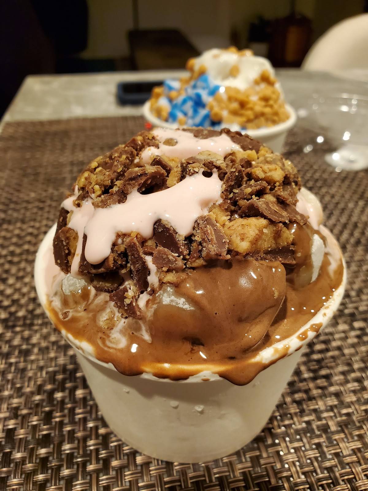 Penguin's Frozen Yogurt restaurant in Los Angeles - photo 6