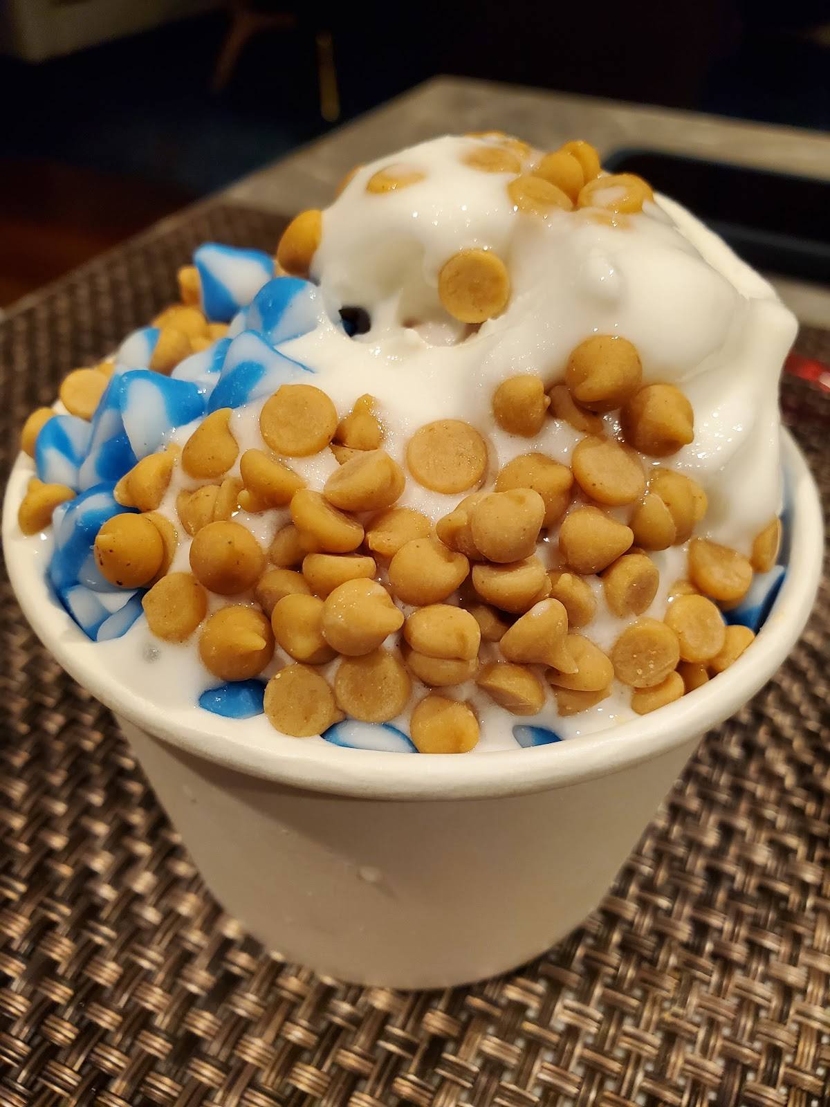 Penguin's Frozen Yogurt restaurant in Los Angeles - photo 9