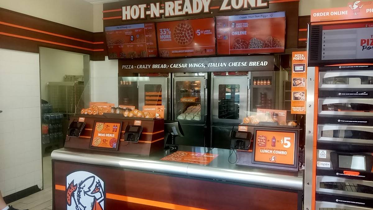 Little Caesars Pizza restaurant in Miami - photo 3