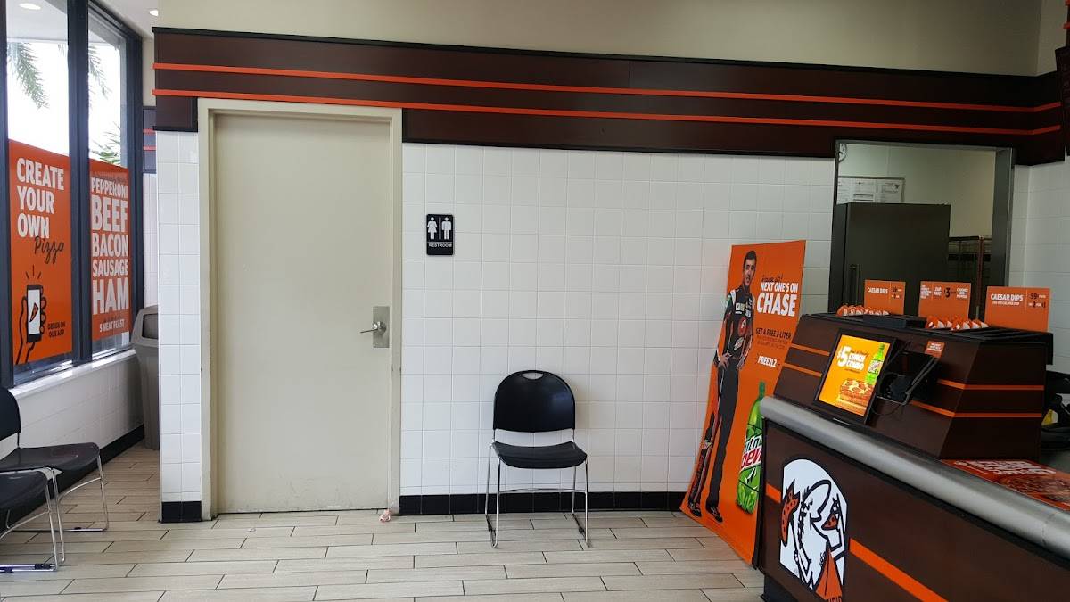 Little Caesars Pizza restaurant in Miami - photo 9