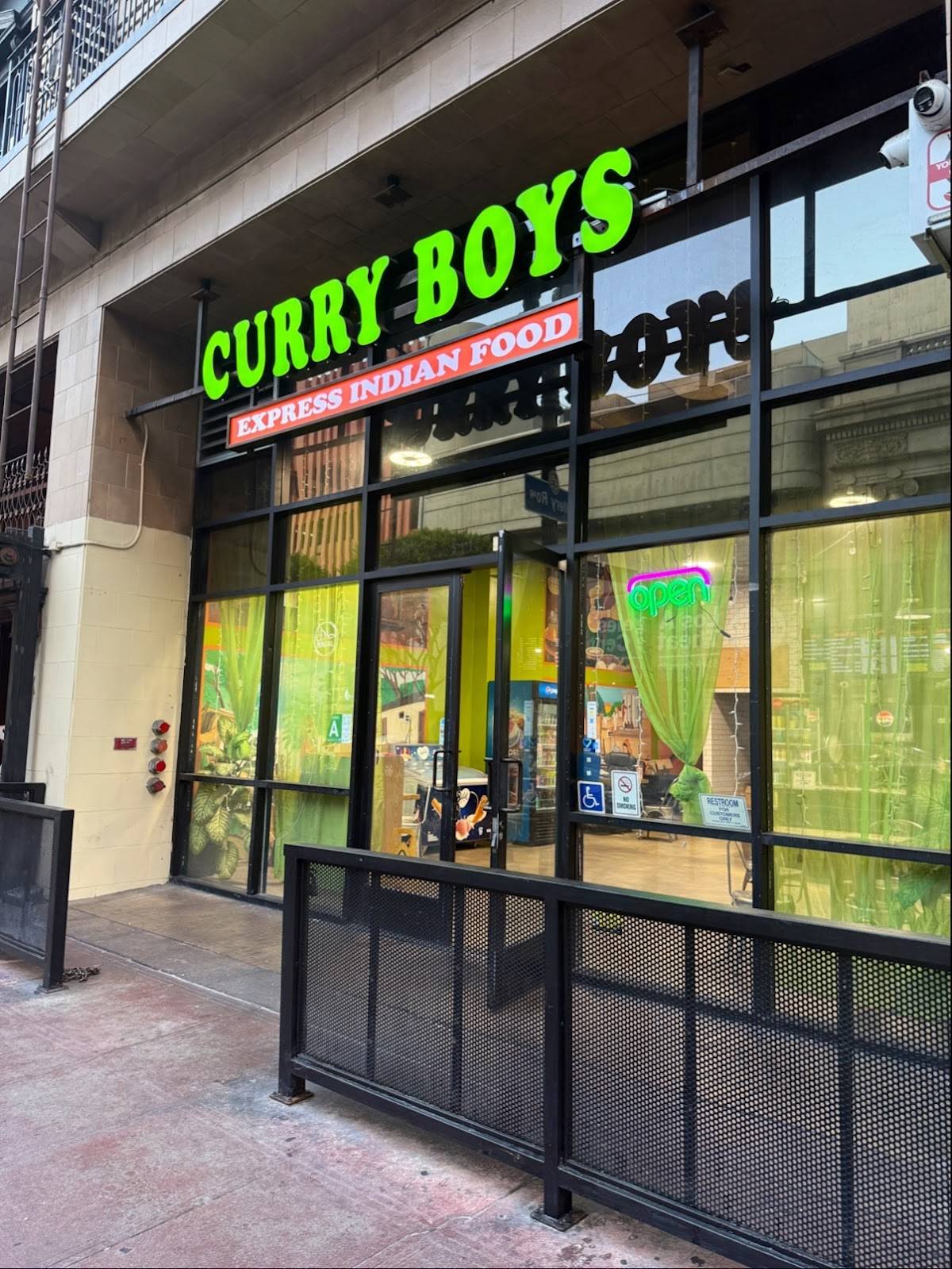 Curry boys (DTLA) restaurant in Los Angeles - photo 6