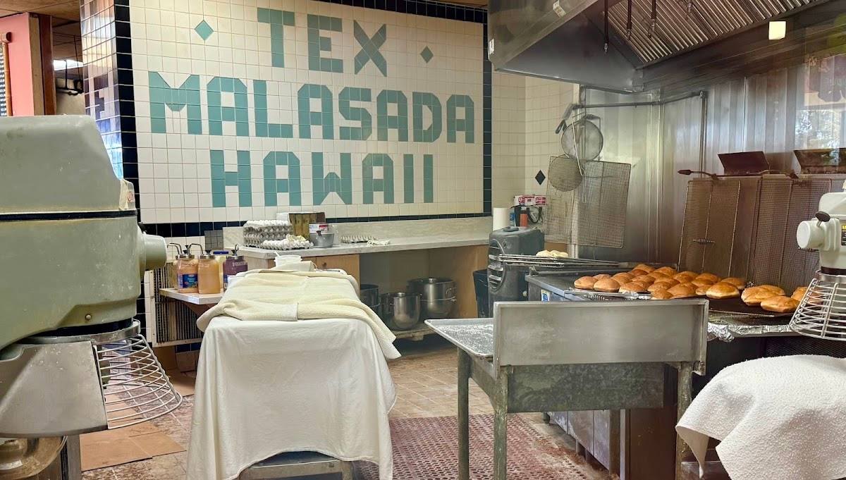 Tex Drive-In restaurant in Honokaa - photo 5