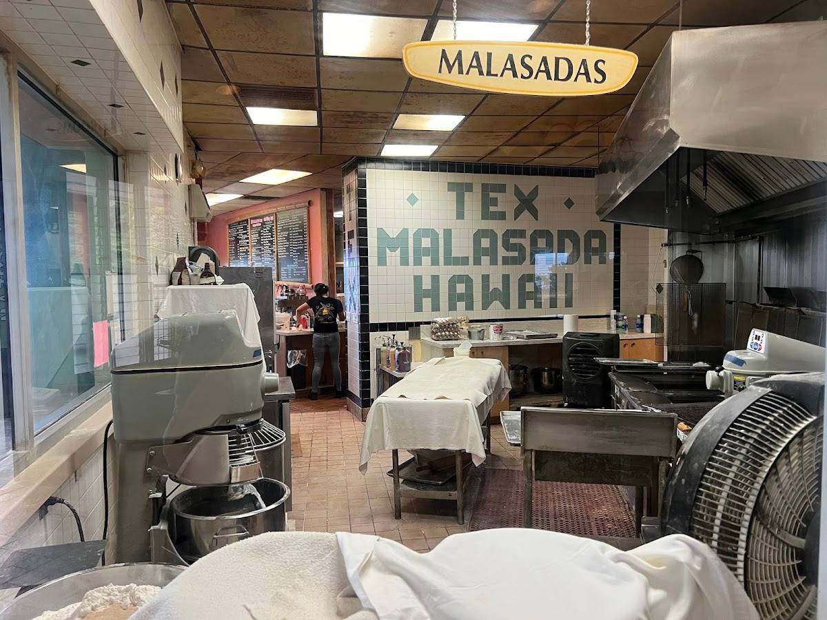Tex Drive-In restaurant in Honokaa - photo 8