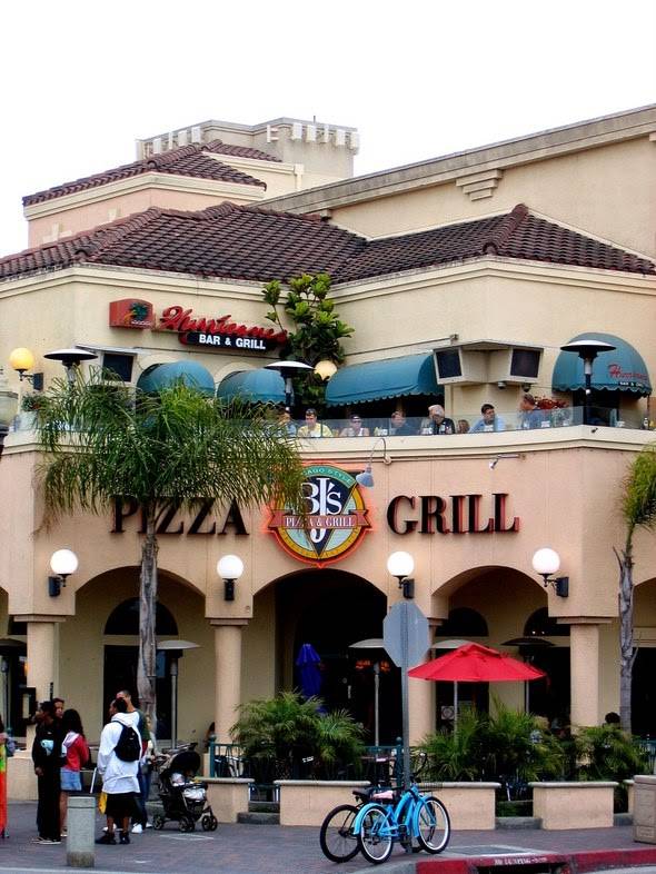 Hurricanes Bar & Grill