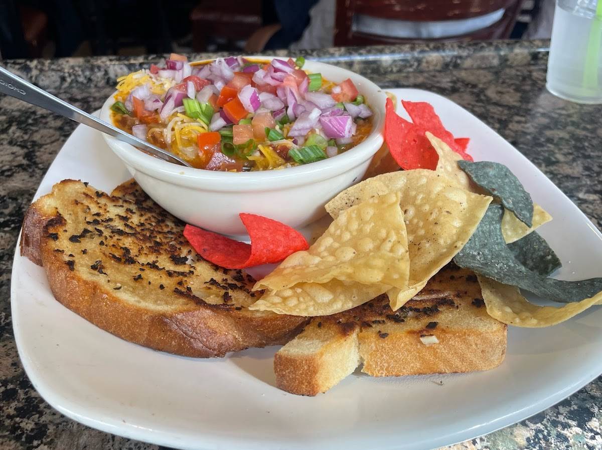 Hurricanes Bar & Grill restaurant in Huntington Beach - photo 6