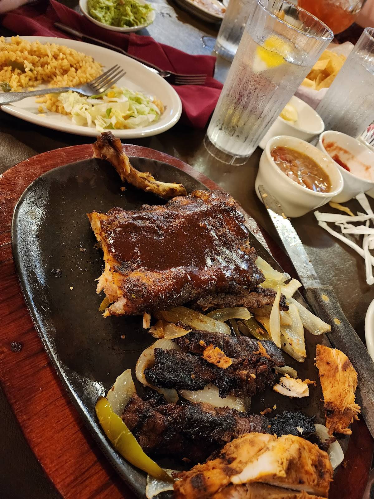 Salsalitos Cantina Mexican Restaurant restaurant in San Antonio - photo 2