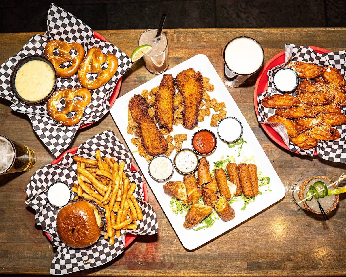 Dubs Sports Lounge restaurant in Reno - photo 4