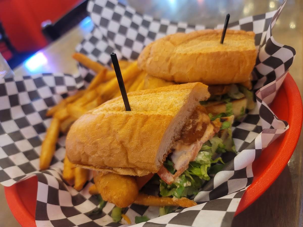 Dubs Sports Lounge restaurant in Reno - photo 8