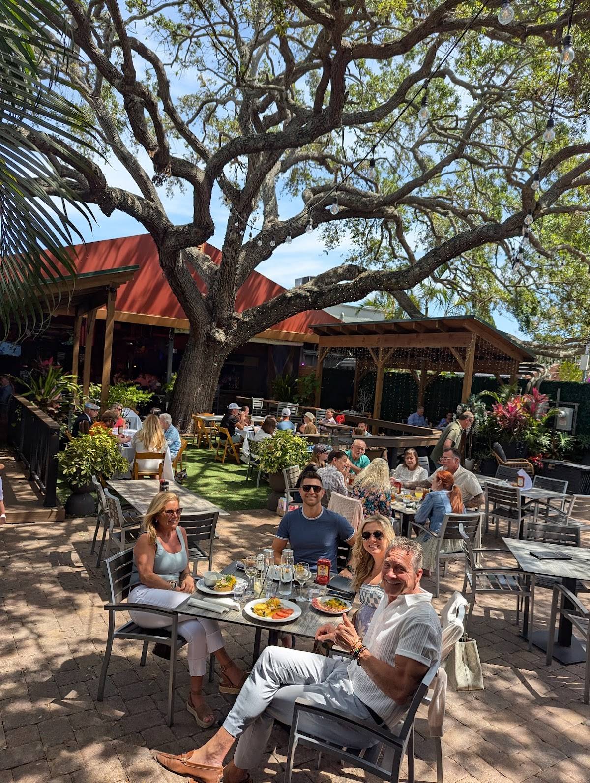 Well-Known Florida Restaurant Enters Chapter 11 Bankruptcy, image size:1200x1593