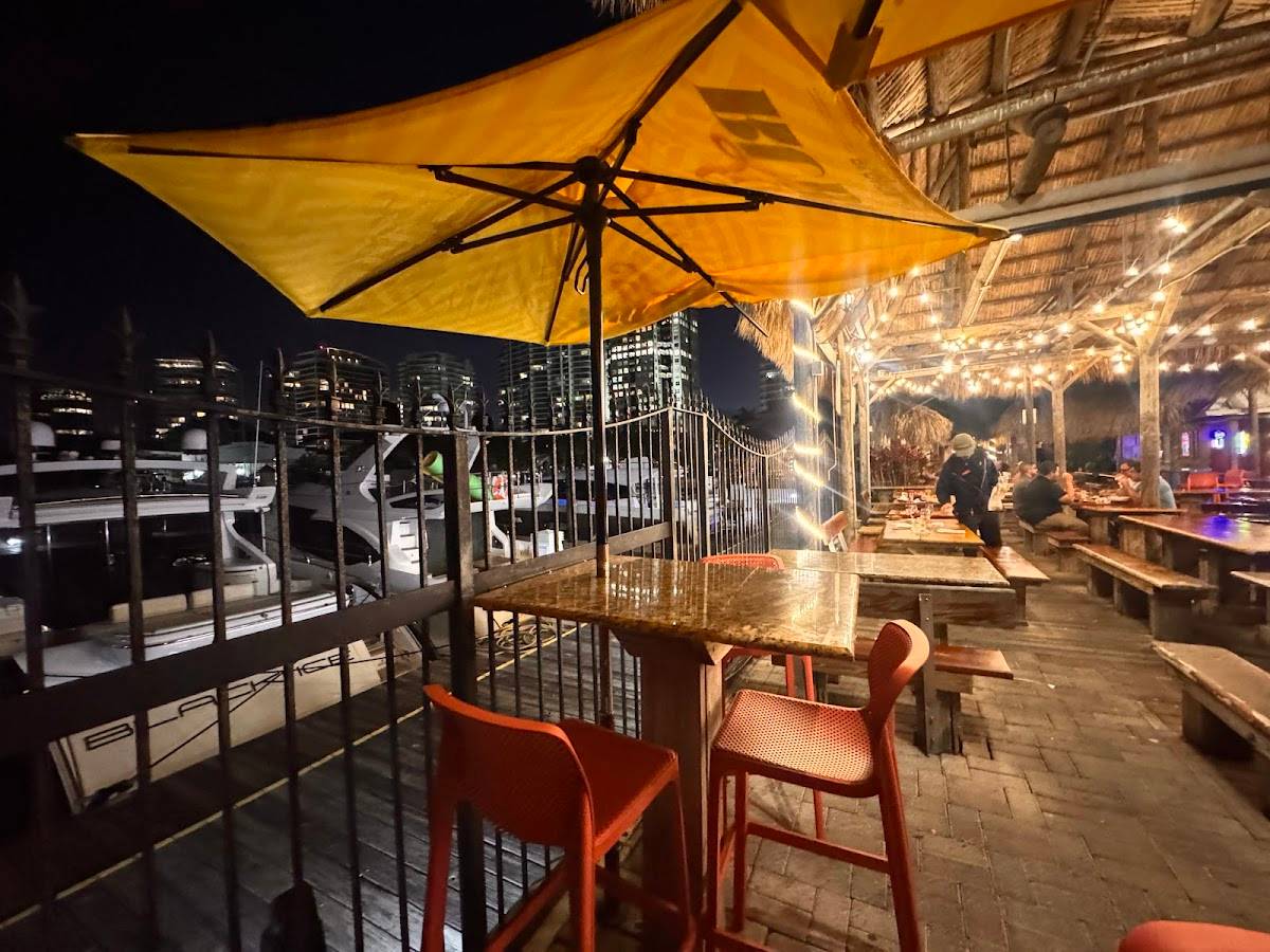 Monty's Coconut Grove - Photo 2