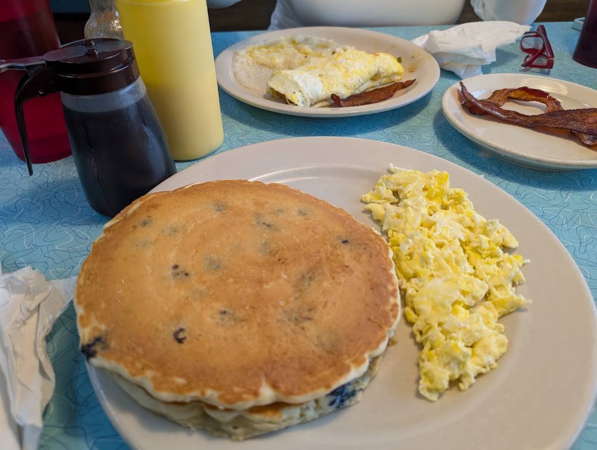 Dots Diner - Williams Blvd. restaurant in Kenner - photo 9