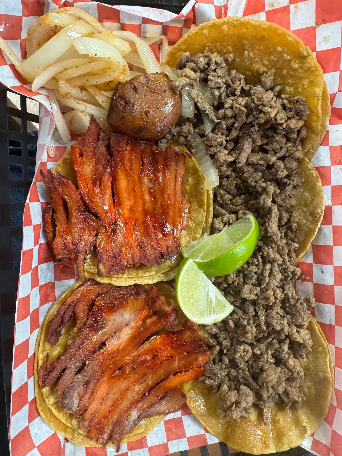 El Trompo Loco restaurant in Jacinto City - photo 3
