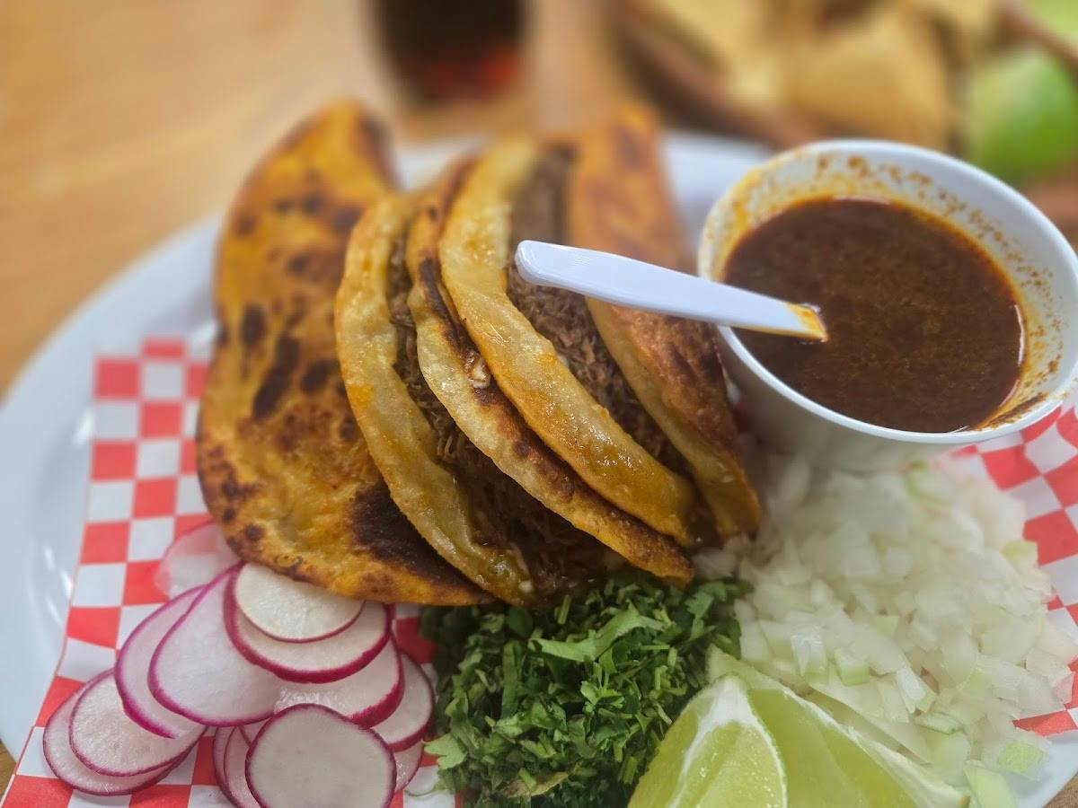 El Trompo Loco restaurant in Jacinto City - photo 6