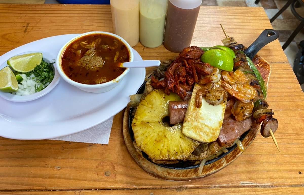 El Trompo Loco restaurant in Jacinto City - photo 9